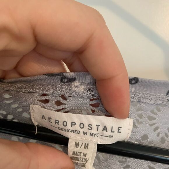 🌸3 for $30🌸 Aéropostale Floral Pattern Long Sleeve with Lace Back - Picture 2 of 4